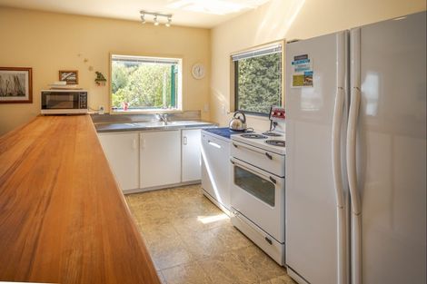 Photo of property in 39 Bayview Crescent, Duvauchelle, 7581