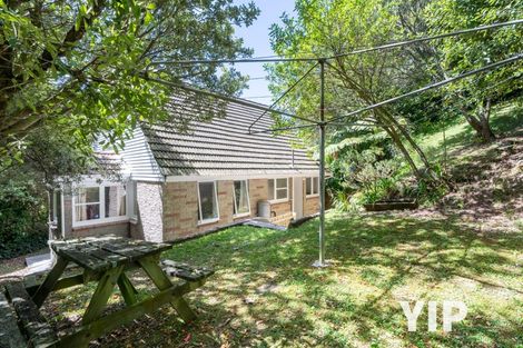 Photo of property in 74 Newlands Road, Newlands, Wellington, 6037