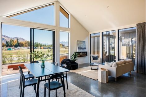 Photo of property in 18 Mason Street, Wanaka, 9305
