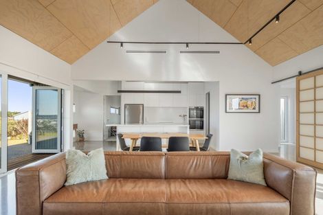 Photo of property in 2 Rangeview Rise, Foxton Beach, Foxton, 4815