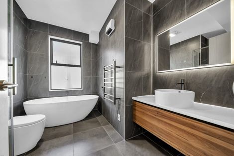 Photo of property in 28 Roxborough Place, East Tamaki Heights, Auckland, 2016