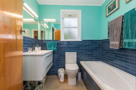 Photo of property in 5 Tingey Place, Awapuni, Palmerston North, 4412