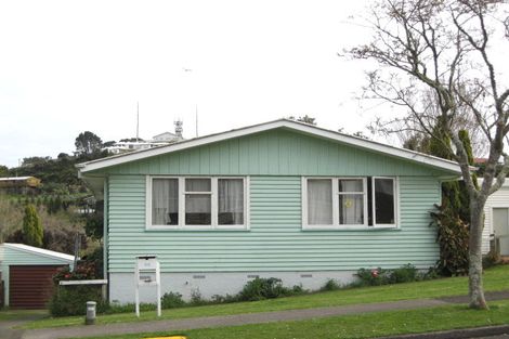 Photo of property in 38 Grenville Street, Marfell, New Plymouth, 4310