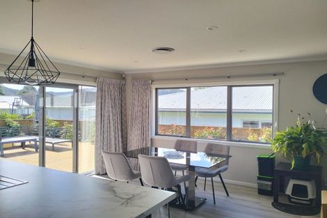 Photo of property in 4a Davis Grove, Wainuiomata, Lower Hutt, 5014