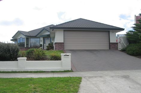 Photo of property in 107 Pacific Drive, Fitzherbert, Palmerston North, 4410
