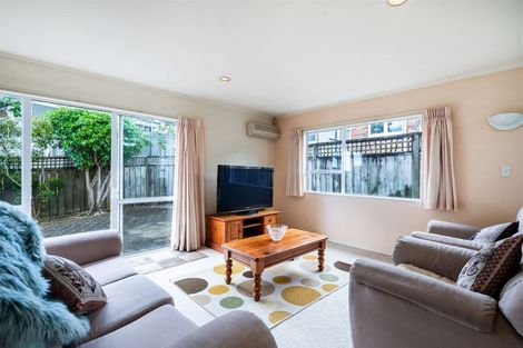 Photo of property in 2/6 Marsh Avenue, Forrest Hill, Auckland, 0620