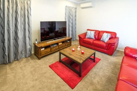 Photo of property in 10 Veneta Close, Flat Bush, Auckland, 2019