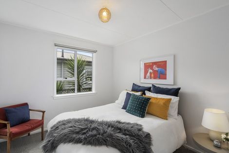 Photo of property in 16 Karaka Street, Merrilands, New Plymouth, 4312