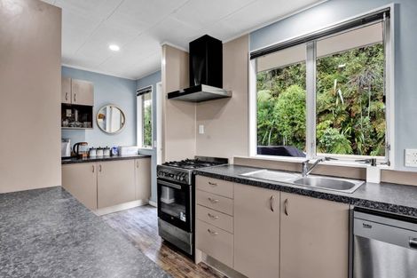 Photo of property in 73 Heta Road, Highlands Park, New Plymouth, 4312