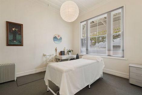 Photo of property in 235 Onewa Road, Birkenhead, Auckland, 0626