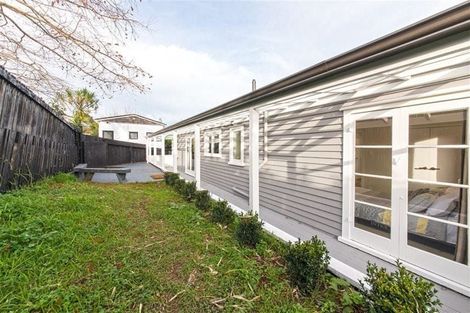 Photo of property in 53a Woodglen Road, Glen Eden, Auckland, 0602