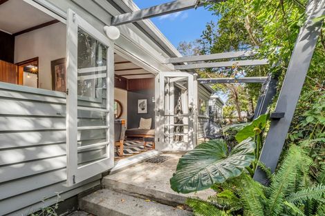 Photo of property in 105a Pahiatua Street, Hokowhitu, Palmerston North, 4410