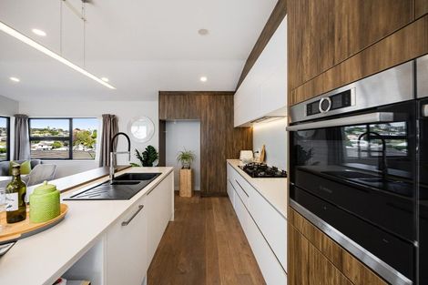 Photo of property in 25b Kiteroa Terrace, Rothesay Bay, Auckland, 0630