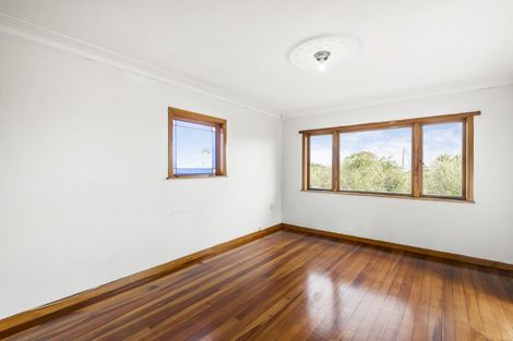 Photo of property in 108 Eversleigh Road, Belmont, Auckland, 0622