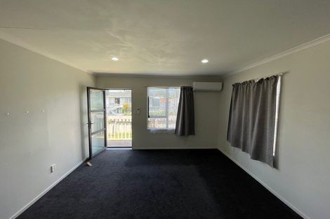 Photo of property in 1 Farnborough Crescent, Mangere, Auckland, 2022