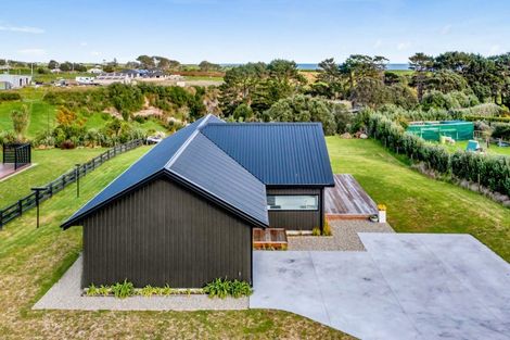 Photo of property in 2 Tasman Street, Opunake, 4616