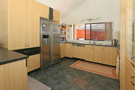 Photo of property in 8 Chardonnay Rise, Henderson, Auckland, 0612