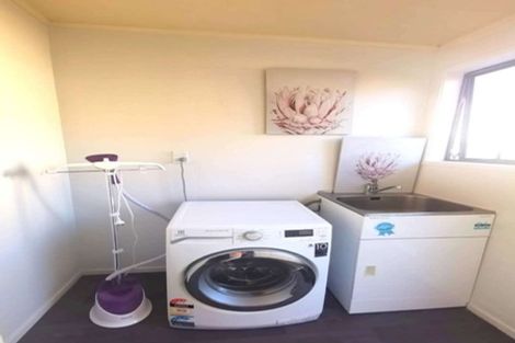 Photo of property in 10 Granville Drive, Massey, Auckland, 0614