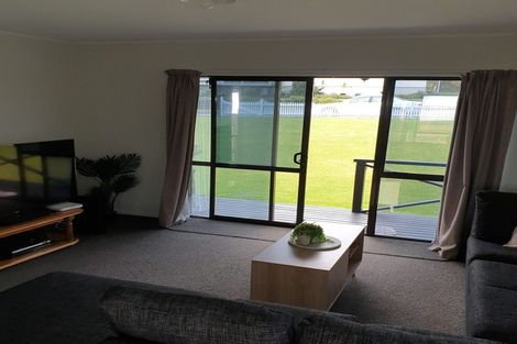 Photo of property in 21 Churchill Terrace, Waiuku, 2123