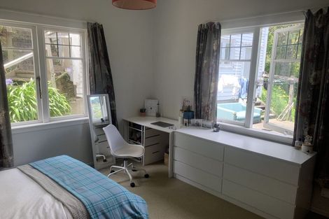 Photo of property in 22 Saint Michaels Crescent, Kelburn, Wellington, 6012