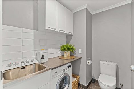 Photo of property in 1/26 Waiora Road, Stanmore Bay, Whangaparaoa, 0932