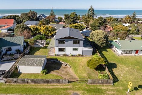 Photo of property in 3 Tamarisk Drive, Riversdale Beach, Masterton, 5872