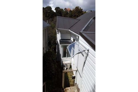 Photo of property in 2/106 Glenmore Street, Northland, Wellington, 6012