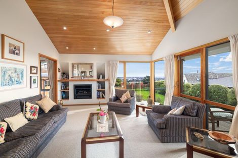 Photo of property in 43 Cannon Hill Crescent, Mount Pleasant, Christchurch, 8081