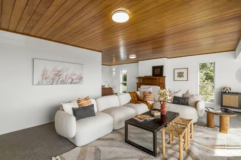 Photo of property in 1/3 Garadice Road, Rothesay Bay, Auckland, 0630