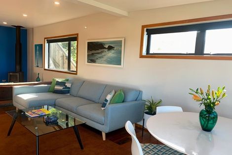 Photo of property in 274 Queens Drive, Lyall Bay, Wellington, 6022