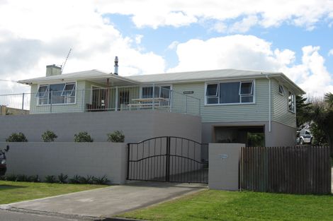 Photo of property in 86 Karaka Street, Castlecliff, Whanganui, 4501