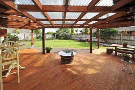 Photo of property in 12 Linicro Place, Wattle Downs, Auckland, 2103