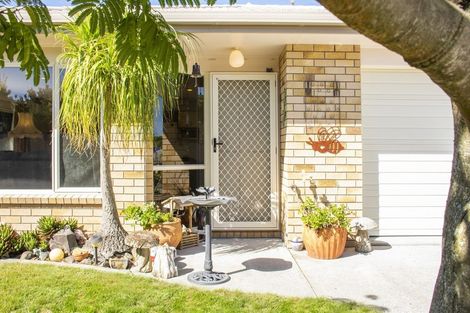 Photo of property in 10 Summerland Crescent, Papamoa Beach, Papamoa, 3118