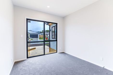 Photo of property in 11 Lewis Younie Road, Kumeu, 0810