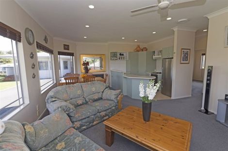 Photo of property in 12 Amber Place, Waimauku, 0812