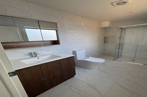 Photo of property in 15 Lowtherhurst Road, Massey, Auckland, 0614