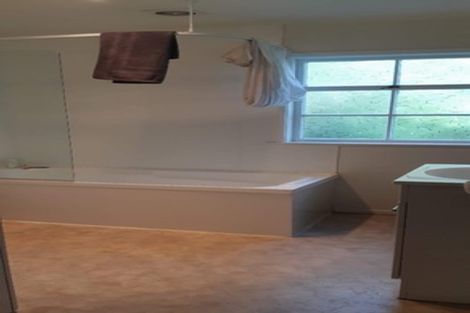 Photo of property in 41 Seaton Road, Murrays Bay, Auckland, 0630