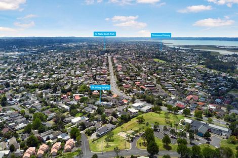 Photo of property in 3 Hillary Heights Avenue, Glendene, Auckland, 0602