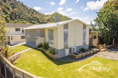 Photo of property in 2 Hartford Crescent, Totara Park, Upper Hutt, 5018