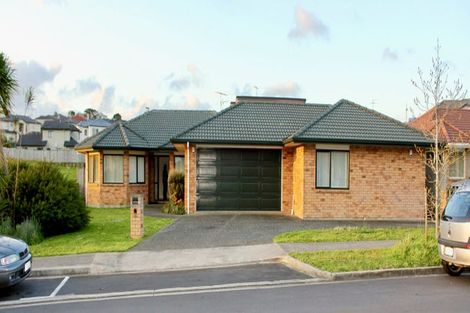 Photo of property in 18 Glen Bay Close, Pinehill, Auckland, 0632