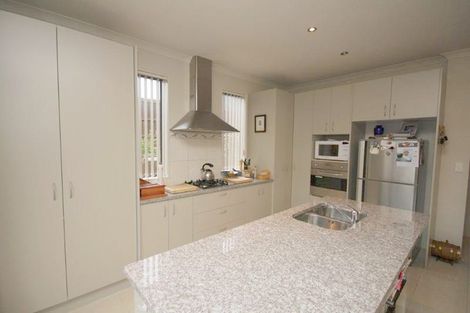 Photo of property in 220 Schnapper Rock Road, Schnapper Rock, Auckland, 0632