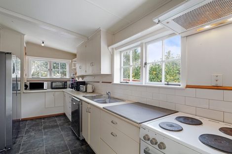 Photo of property in 17 Awaroa Road, Sunnyvale, Auckland, 0612