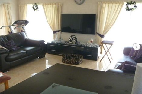 Photo of property in 14 Tolben Place, Golflands, Auckland, 2013