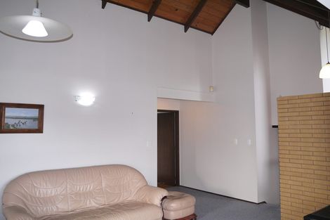 Photo of property in 104 Becroft Drive, Forrest Hill, Auckland, 0620