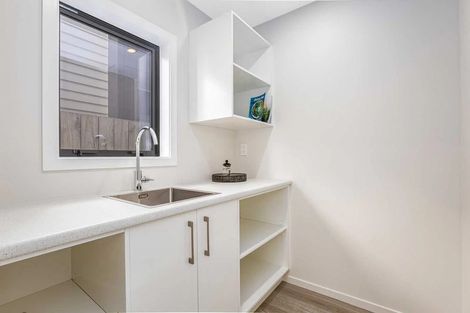 Photo of property in 41 Farnworth Terrace, Glenside, Wellington, 6037