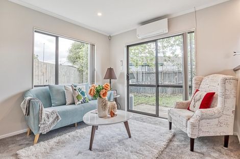 Photo of property in 2 Hamblyn Place, Ranui, Auckland, 0612