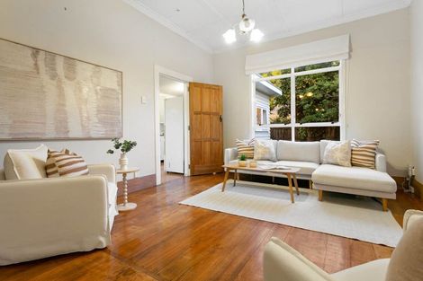 Photo of property in 1/211 Onewa Road, Birkenhead, Auckland, 0626