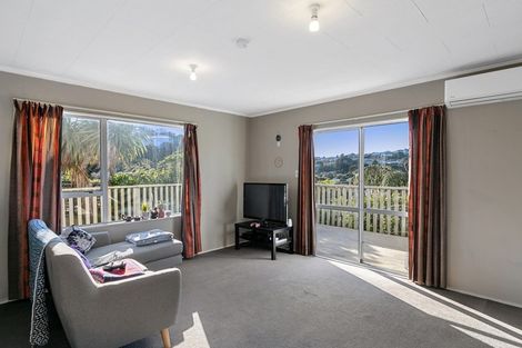 Photo of property in 32a Cheltenham Terrace, Newlands, Wellington, 6037
