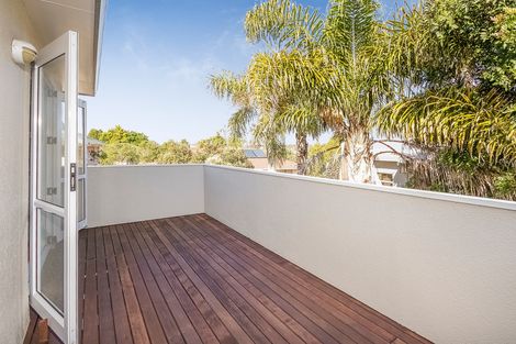 Photo of property in 5 Oystergrove Road, West Harbour, Auckland, 0618