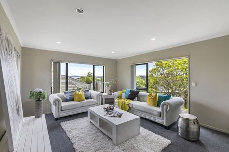 Photo of property in 17 Black Teal Close, Unsworth Heights, Auckland, 0632